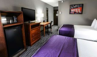 Twin room with TV screen and desk at Best Western McCarran Inn.