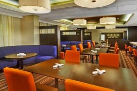 Dining area suitabe for co-working at Four Points By Sheraton Toronto Mississauga.