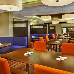 Dining area suitabe for co-working at Four Points By Sheraton Toronto Mississauga.