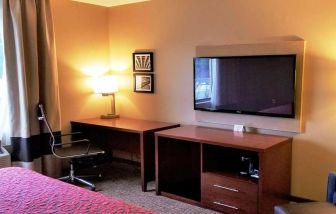 Working station in a hotel room at Days Inn Brooklyn Marine Park.