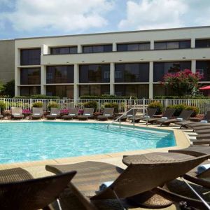 Outdoor pool at Atlanta Marriott Northwest At Galleria.