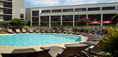 Outdoor pool at Atlanta Marriott Northwest At Galleria.