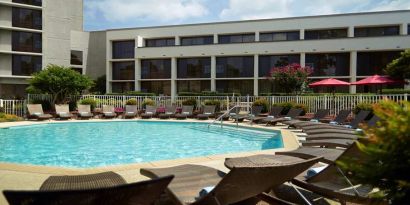 Outdoor pool at Atlanta Marriott Northwest At Galleria.