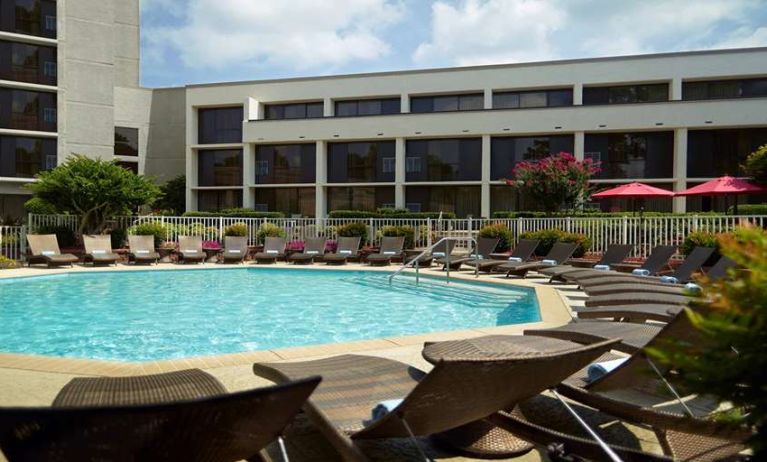 Outdoor pool at Atlanta Marriott Northwest At Galleria.