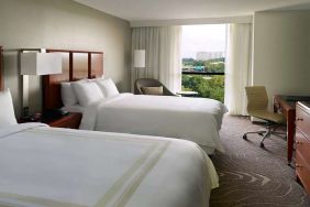 Twin room with desk and window at Atlanta Marriott Northwest At Galleria.