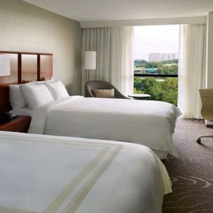 Twin room with desk and window at Atlanta Marriott Northwest At Galleria.