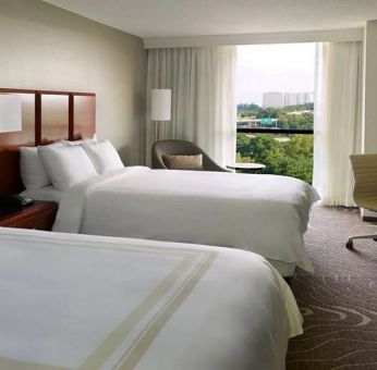 Twin room with desk and window at Atlanta Marriott Northwest At Galleria.