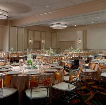 Elegant dining area at Atlanta Marriott Northwest At Galleria.