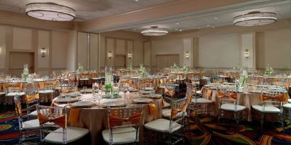 Elegant dining area at Atlanta Marriott Northwest At Galleria.