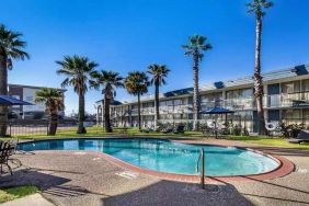 Lovely outdoor pool at Quality Inn Pasadena.