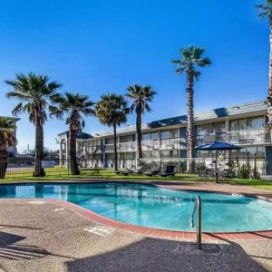 Lovely outdoor pool at Quality Inn Pasadena.