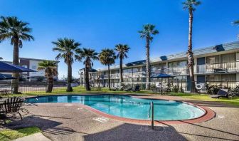 Lovely outdoor pool at Quality Inn Pasadena.