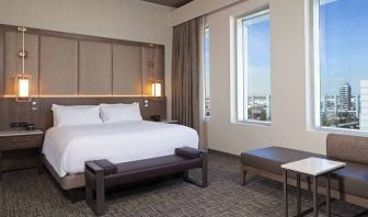 H Hotel Los Angeles, Curio Collection By Hilton