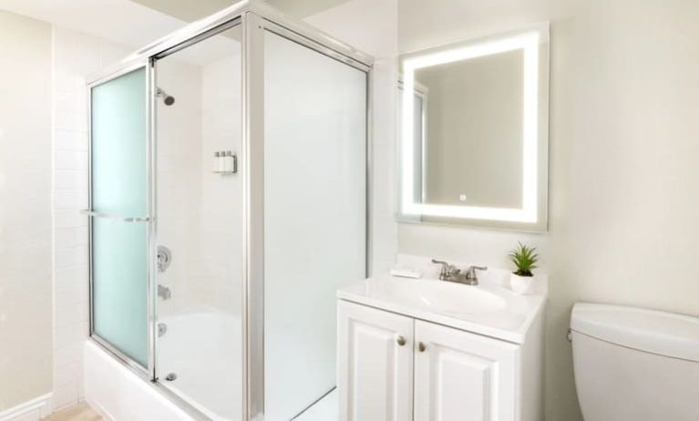 Clean and spacious guest bathroom with shower at Pacific Edge Hotel.