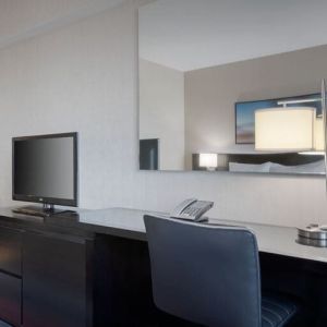 King room equipped with business desk at Courtyard By Marriott New York JFK Airport.