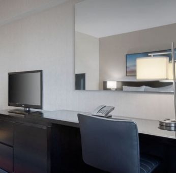 King room equipped with business desk at Courtyard By Marriott New York JFK Airport.