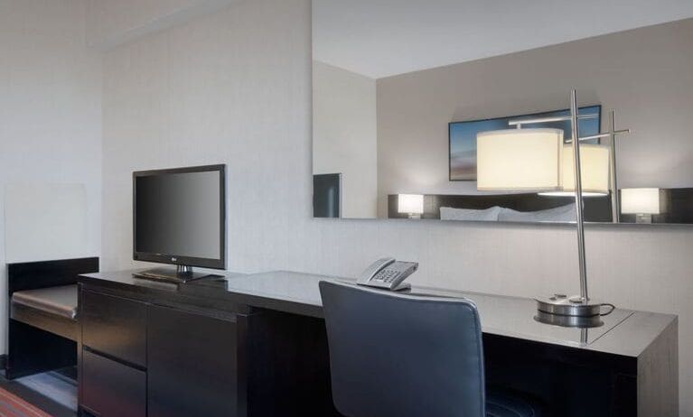 King room equipped with business desk at Courtyard By Marriott New York JFK Airport.