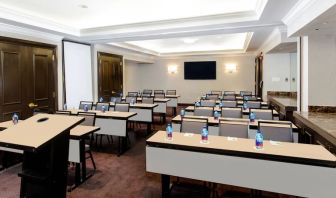 Professional and large conference room at Courtyard By Marriott New York JFK Airport.