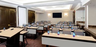 Professional and large conference room at Courtyard By Marriott New York JFK Airport.