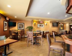 Comfortable dining and coworking space at Radisson Hotel JFK Airport.