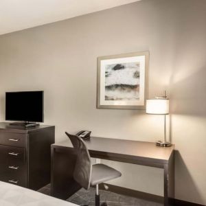 Work desk inside day use room at Holiday Inn & Suites Silicon Valley - Milpitas.