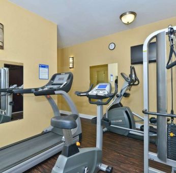 The hotel’s fitness center has an assortment of exercise equipment for guests to use.