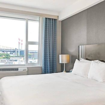 Hotels in Long Island City, NY - Find Hotels - Hilton