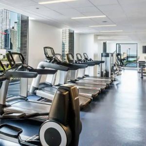 Hyatt Regency Chicago’s fitness center, complete with wide selection of exercise equipment.