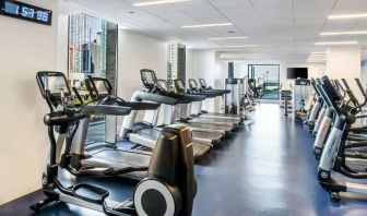 Hyatt Regency Chicago’s fitness center, complete with wide selection of exercise equipment.