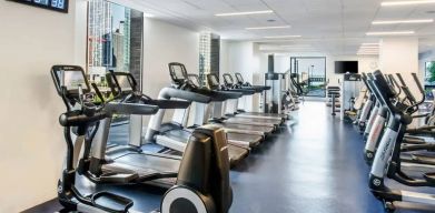 Hyatt Regency Chicago’s fitness center, complete with wide selection of exercise equipment.