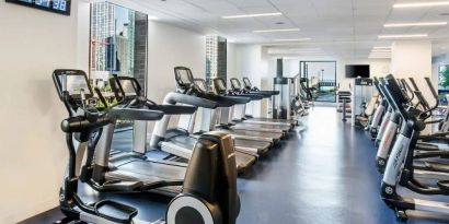 Hyatt Regency Chicago’s fitness center, complete with wide selection of exercise equipment.