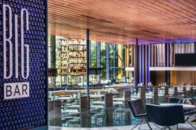 Hyatt Regency Chicago’s Big Bar, with the longest free-standing bar in the continent and both table and bar stool seating.