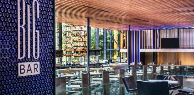 Hyatt Regency Chicago’s Big Bar, with the longest free-standing bar in the continent and both table and bar stool seating.