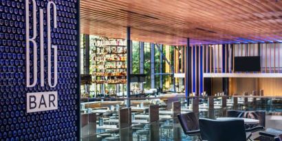 Hyatt Regency Chicago’s Big Bar, with the longest free-standing bar in the continent and both table and bar stool seating.