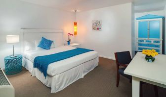 The Aqua Soleil Hotel & Mineral Water Spa’s single king guest room comes furnished with a workspace desk and chair.