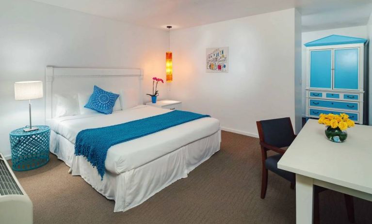 The Aqua Soleil Hotel & Mineral Water Spa’s single king guest room comes furnished with a workspace desk and chair.