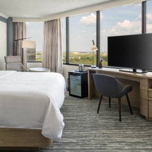 Double bed guest room in the Westin Atlanta Airport Hotel, with large TV and panoramic views.