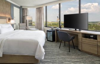 Double bed guest room in the Westin Atlanta Airport Hotel, with large TV and panoramic views.