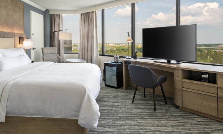 Double bed guest room in the Westin Atlanta Airport Hotel, with large TV and panoramic views.