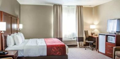 One of Comfort Suites Lombard – Addison’s guest rooms, including workspace desk and chair.