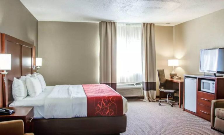 One of Comfort Suites Lombard – Addison’s guest rooms, including workspace desk and chair.