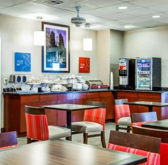 The Comfort Suites Lombard – Addison’s breakfast area has small tables and a hard floor.