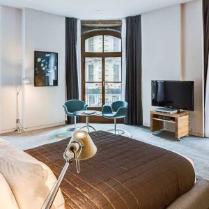 Guest room in Hotel Gault, featuring double bed, widescreen television and large windows.