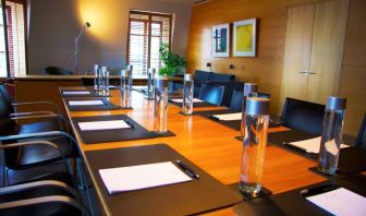 Meeting room in Hotel Gault, with long table and surrounding chairs.