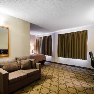 Guest room in the Comfort Inn Saskatoon, with double bed and sofa.