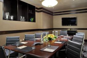 A boardroom-style meeting room within the Hilton Fashion District.