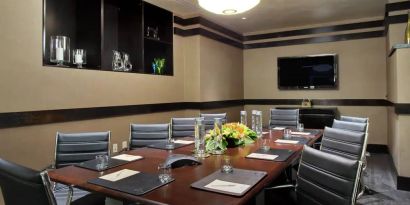 A boardroom-style meeting room within the Hilton Fashion District.