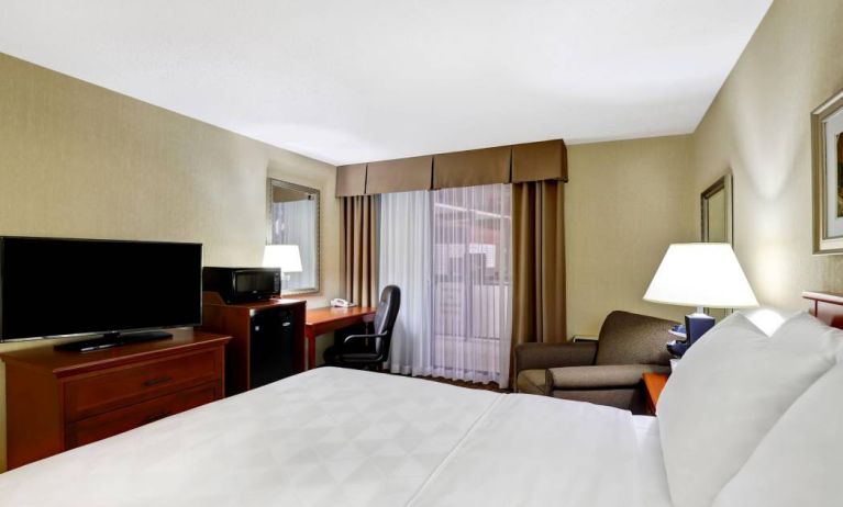 Guest room in Holiday Inn Laval Montreal, featuring workspace desk and chair.