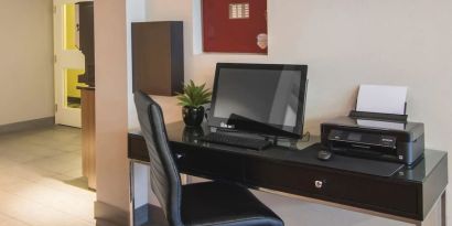 Dedicated business center with PC and internet at Comfort Inn Airport East Ancienne-Lorette.