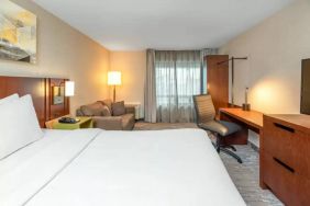 Comfort Inn Winnipeg Airport double bed guest room with workspace desk and chair.